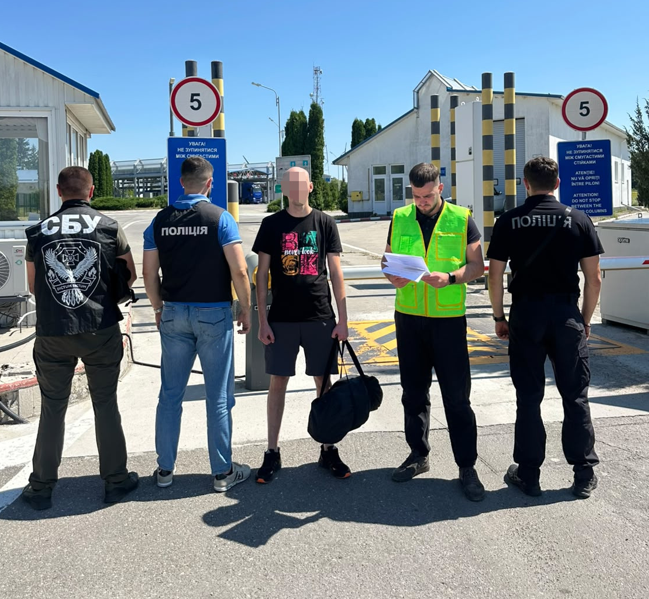 Громадянина Молдови  після звільнення з місць позбавлення волі примусово видворили з України