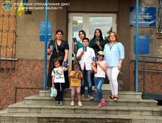 Доступні послуги для всіх:у Лозовій оформили паспорти багатодітній родині
