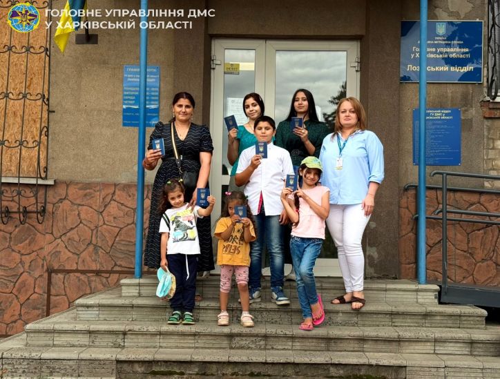 Доступні послуги для всіх:у Лозовій оформили паспорти багатодітній родині