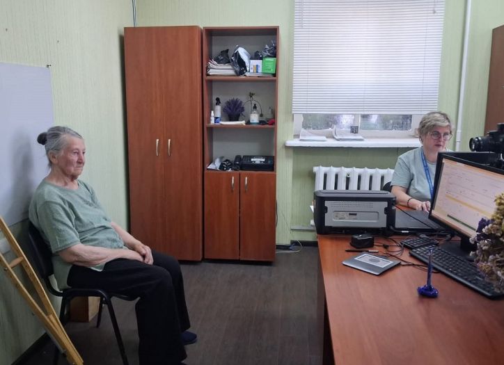У міграційній службі подбали про зручне оформлення документа для 88-річної відвідувачки