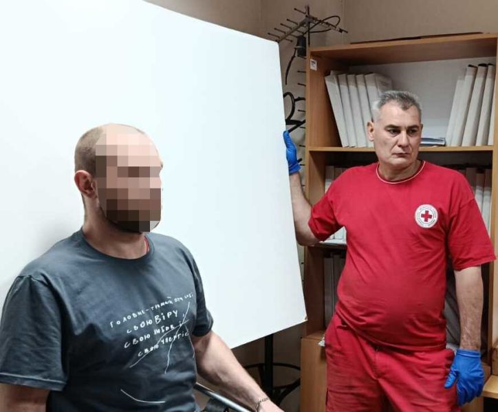 У Чернівцях оформили закордонний паспорт важкопораненому військовослужбовцю