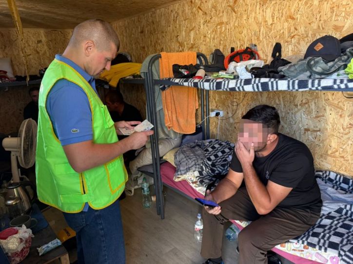В Чернівцях в рамках операції «Мігрант» відмовили у видачі посвідки громадянину Азербайджану