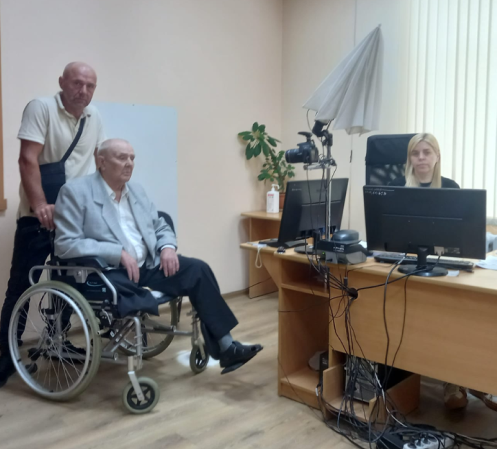У Сторожинці оформили паспорт для поїздки на лікування за кордон  мешканцю однієї з територіальних громад