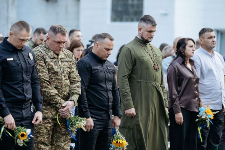 Глава МВС Іван Вигівський зустрівся із сім’ями полеглих захисників та вшанував пам’ять загиблих