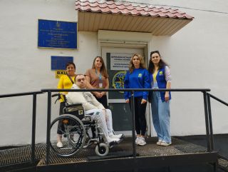 Безбар'єрність - це коли допомога поруч, а людина не залишається сам на сам зі своїми труднощами.