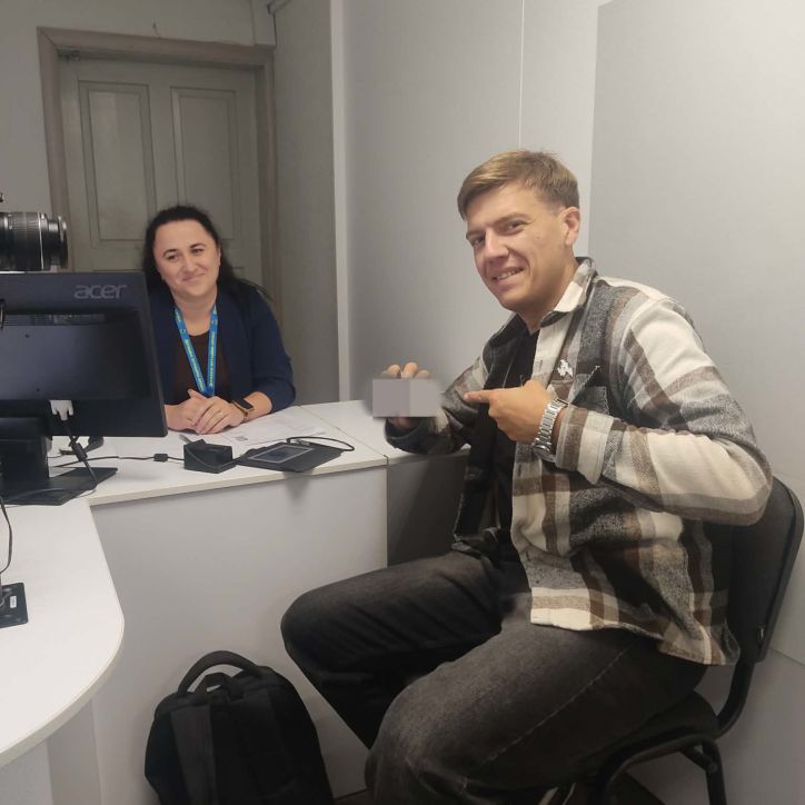 Відомий екскурсовод та історик отримав ID-картку в ДМС Чернігівщини