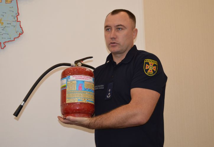 Як діяти під час обстрілу, вибуху чи пожежі: у ЦПМУ ДМС навчають працівників