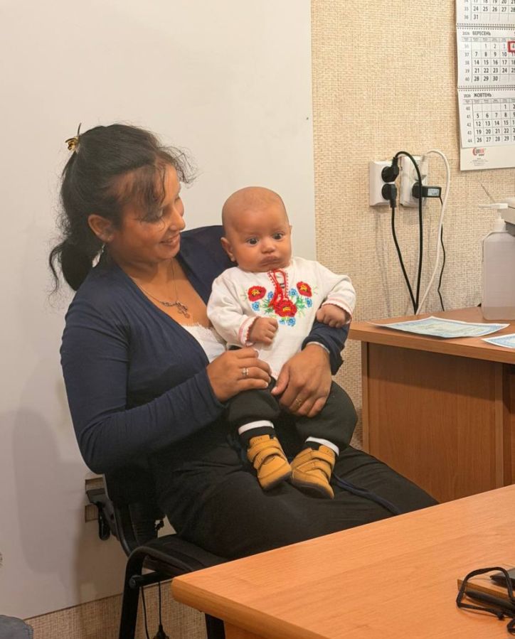 Документуємо найменших: закордонний паспорт-з народження