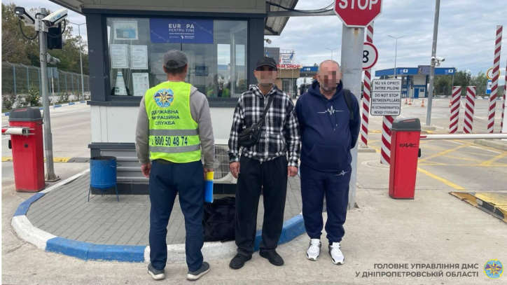 Міграційники Дніпропетровщини примусово видворили з України двох порушників законодавства в міграційній сфері