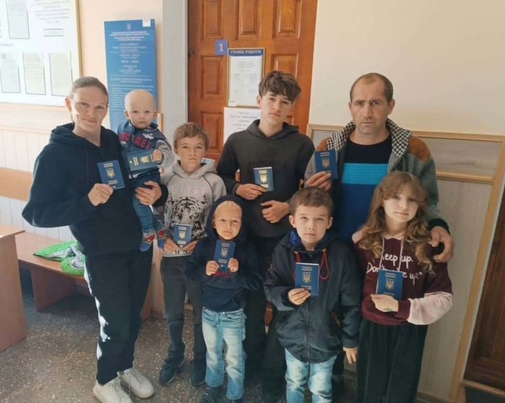 Вісім паспортів - безліч можливостей!