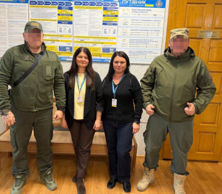 У Новоселиці оформили ID-картки двом братам-військовослужбовцям