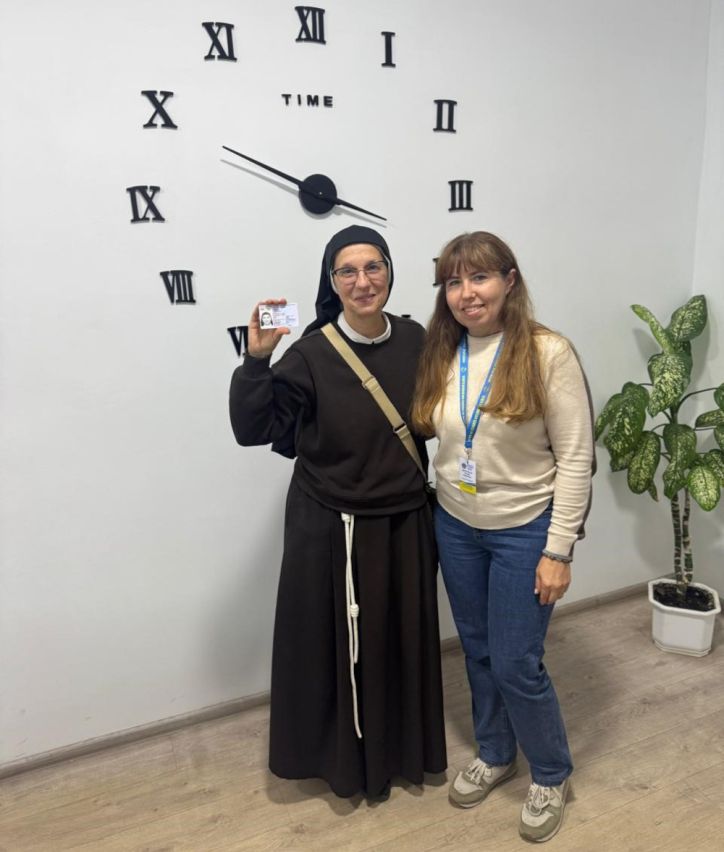 Монахиня храму «Пресвятого Серця Ісуса» оформила чергову посвідку на проживання