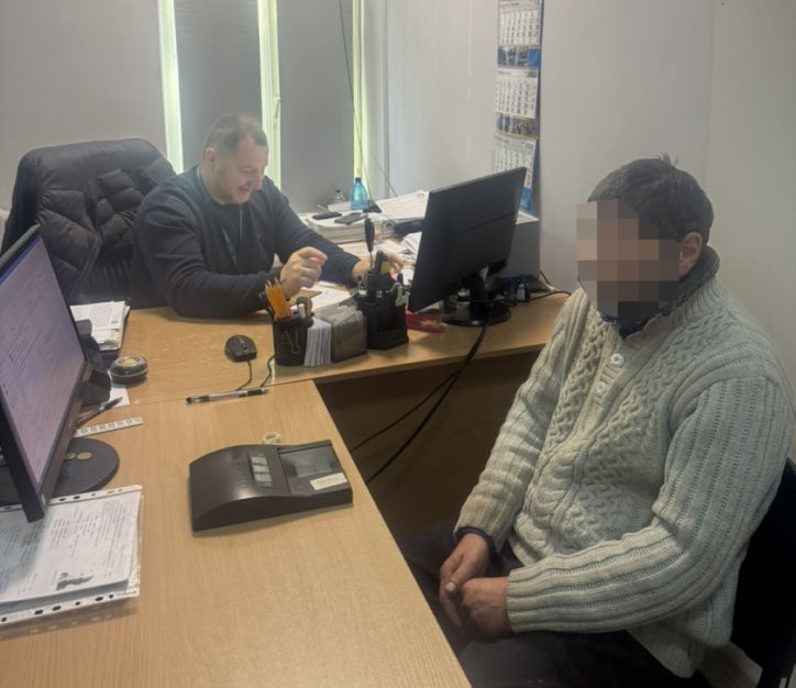 У Новоселиці 44-річному відвідувачу оформили паспорт громадянина України вперше