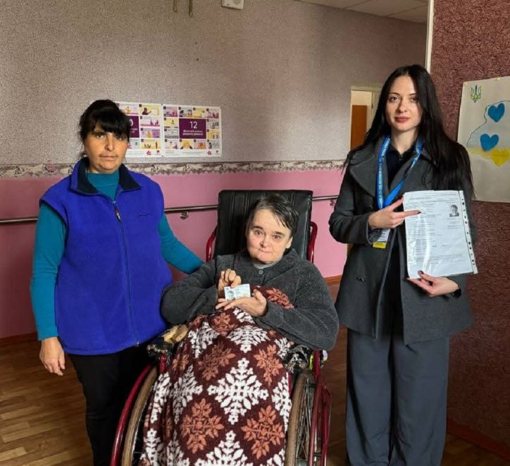 31 рік із тимчасовим документом: на Черкащині 60-річна жінка отримала свій перший паспорт