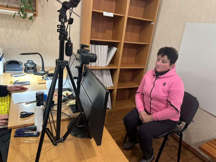 Валентина — перша евакуйована з Олешок, яка звернулася до міграційної служби на Волині. 23 кілометри на велосипеді через небезпеку — щоб просто вижити
