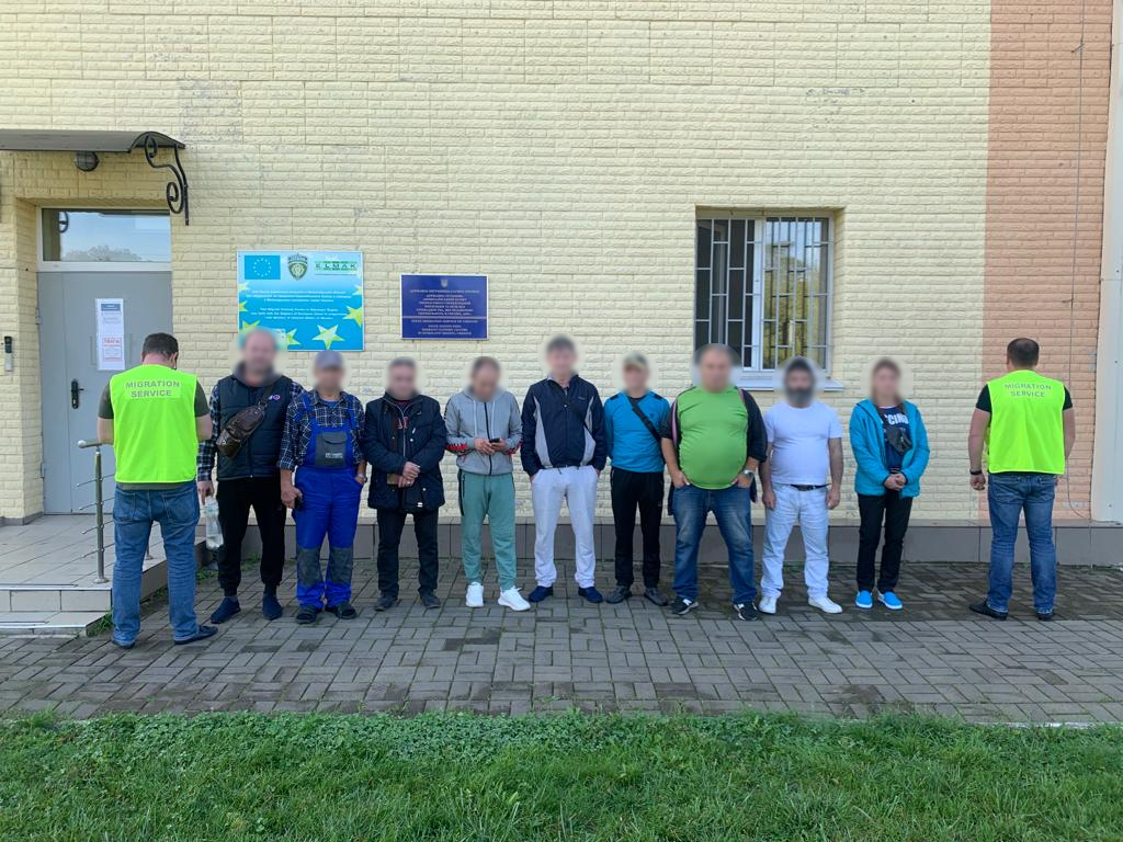 Видворили порушників міграційного законодавства :: Державна міграційна ...