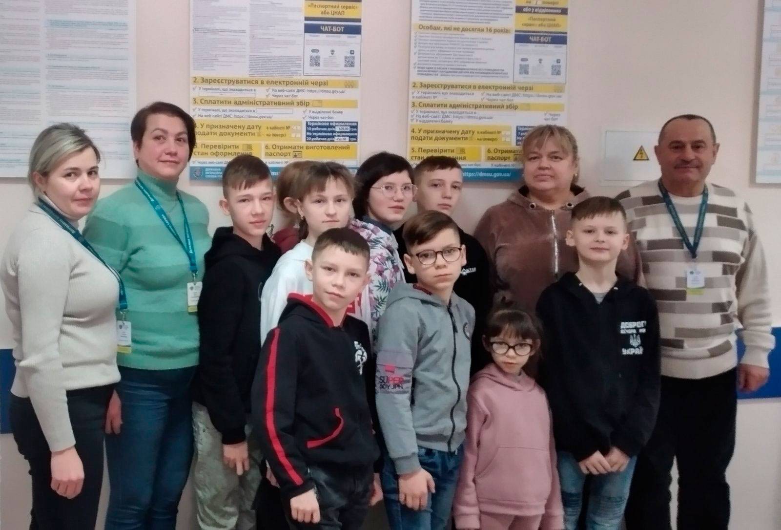 Закордонні паспорти для багатодітної сім’ї :: Державна міграційна ...