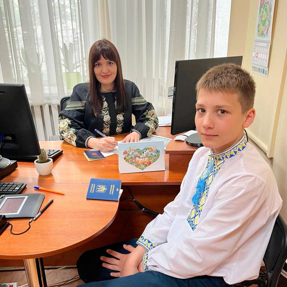 Перший закордонний паспорт :: Державна міграційна служба України